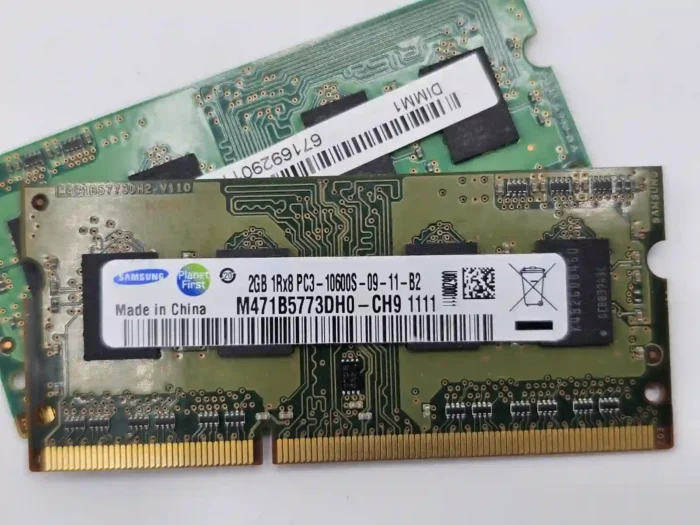 4GB DDR3 SODIMM KIT Samsung PC3-10600S-09-11-B2 M471B5773DH0-CH9 laptop memory